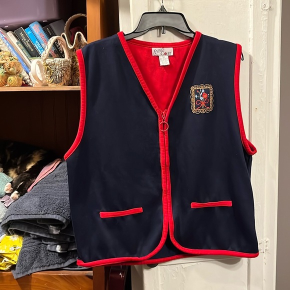 EUC Pebble Court full zip navy & red vest, faux pockets size L - Picture 1 of 6